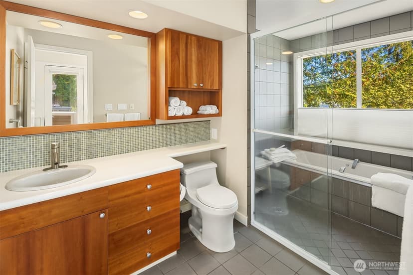 Property photo for 2604 W Lake Sammamish Parkway NE, Redmond photo 25