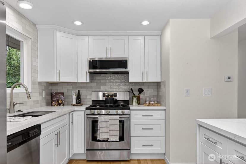 Property photo for 8004 203rd Place SW, Edmonds photo 5