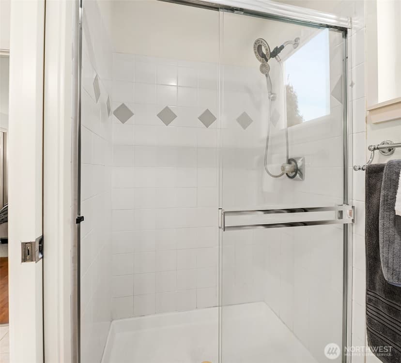 Property photo for 15839 NE 91st Way #1004, Redmond photo 21