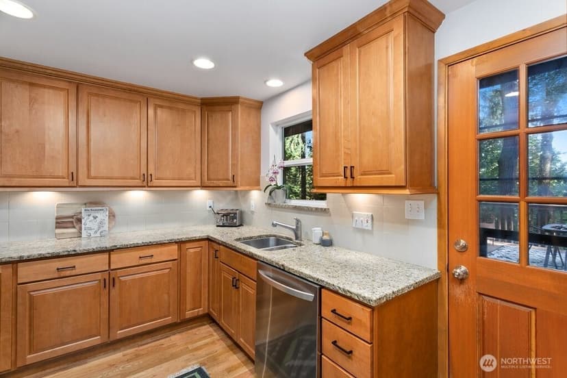 Property photo for 17210 30th Avenue NE, Lake Forest Park photo 8