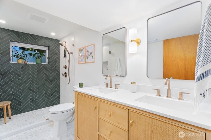 Property photo for 17210 30th Avenue NE, Lake Forest Park photo 18