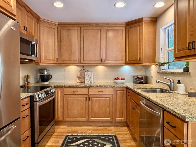 Property photo for 17210 30th Avenue NE, Lake Forest Park photo 7
