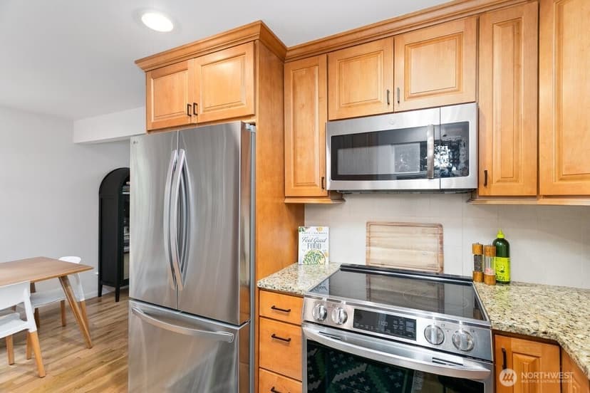 Property photo for 17210 30th Avenue NE, Lake Forest Park photo 10