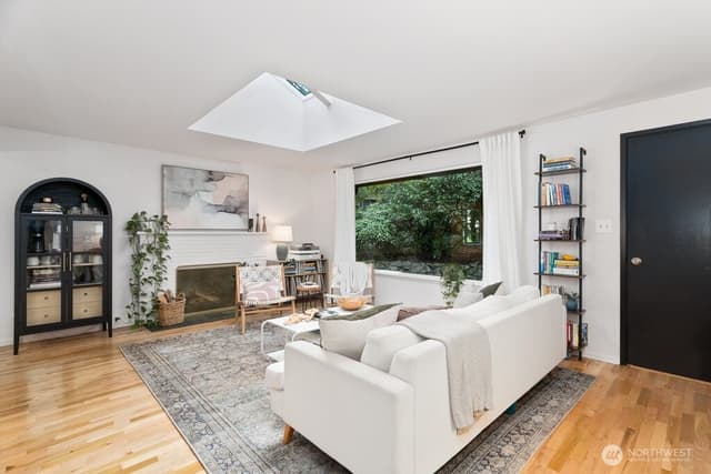 Property photo for 17210 30th Avenue NE, Lake Forest Park photo 4