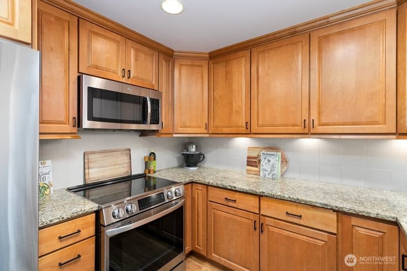 Property photo for 17210 30th Avenue NE, Lake Forest Park photo 9