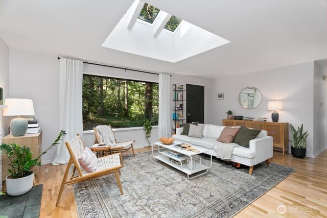 Property photo for 17210 30th Avenue NE, Lake Forest Park photo 3