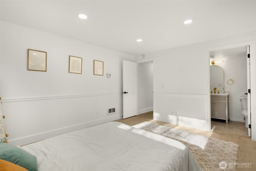 Property photo for 14527 NE 40th Street #G104, Bellevue photo 23