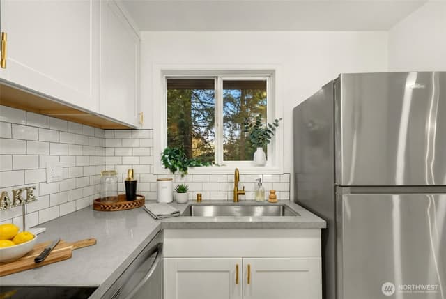 Property photo for 14527 NE 40th Street #G104, Bellevue photo 2