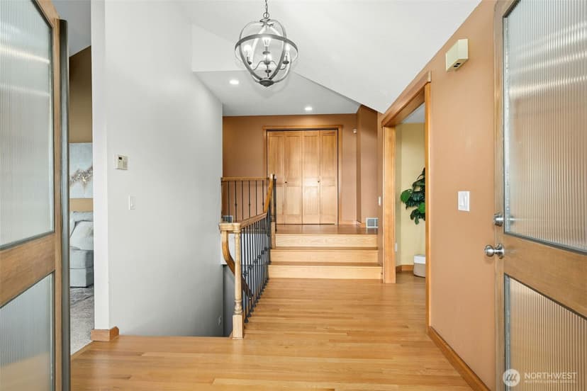 Property photo for 4730 154th Place SE, Bellevue photo 4