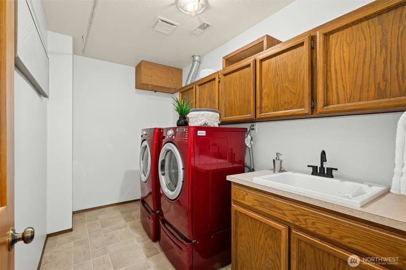 Property photo for 4730 154th Place SE, Bellevue photo 29