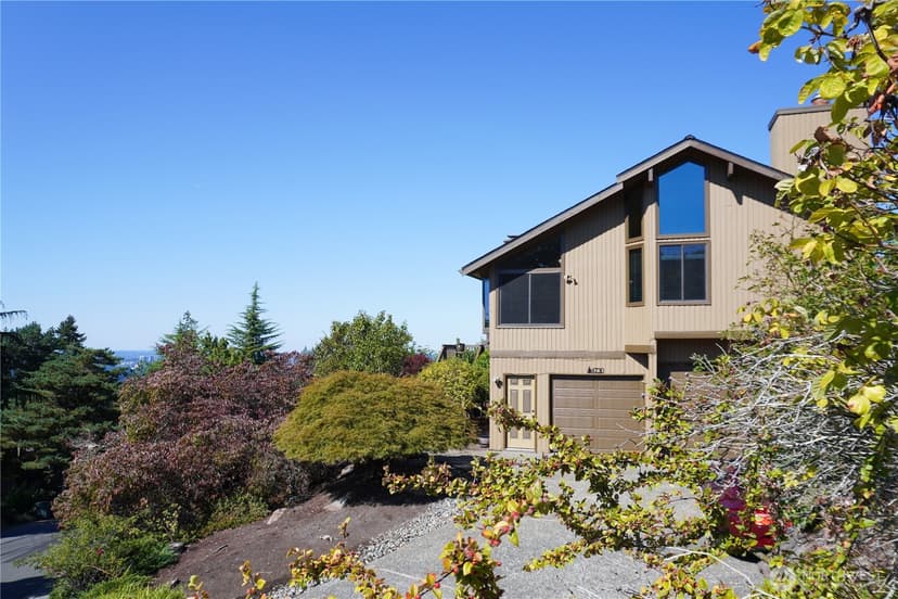 Property photo for 4730 154th Place SE, Bellevue photo 2