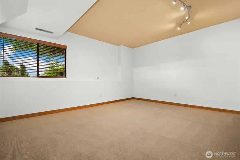 Property photo for 4730 154th Place SE, Bellevue photo 27