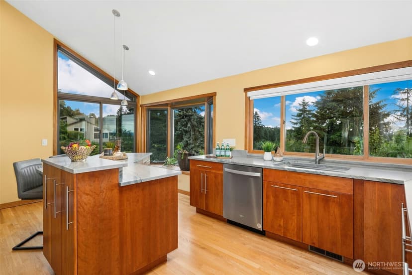 Property photo for 4730 154th Place SE, Bellevue photo 15