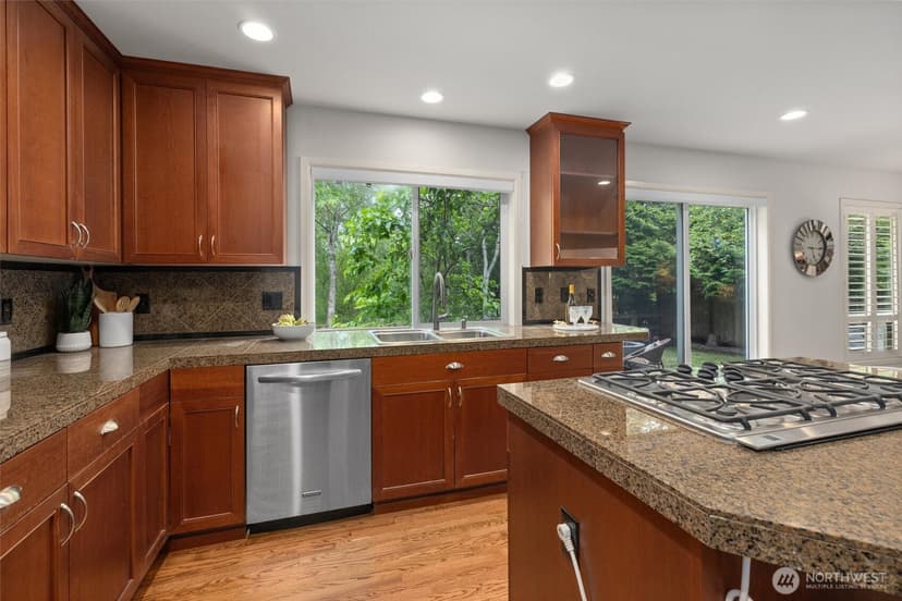 Property photo for 1021 271st Avenue SE, Sammamish photo 11