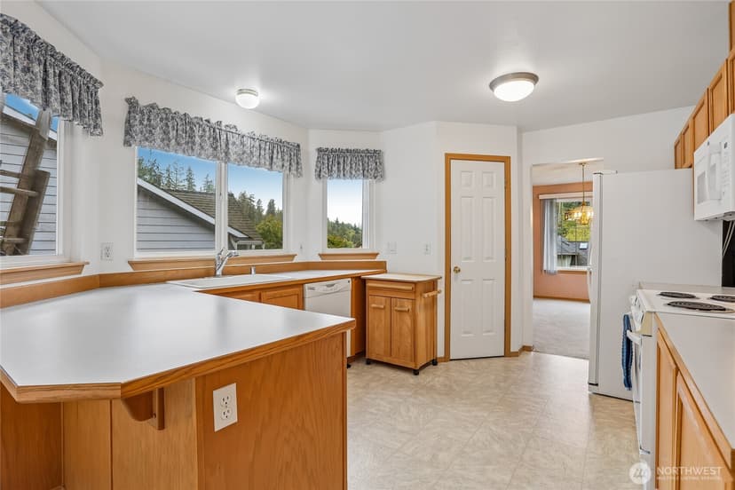 Property photo for 5818 133rd Place SW, Edmonds photo 9