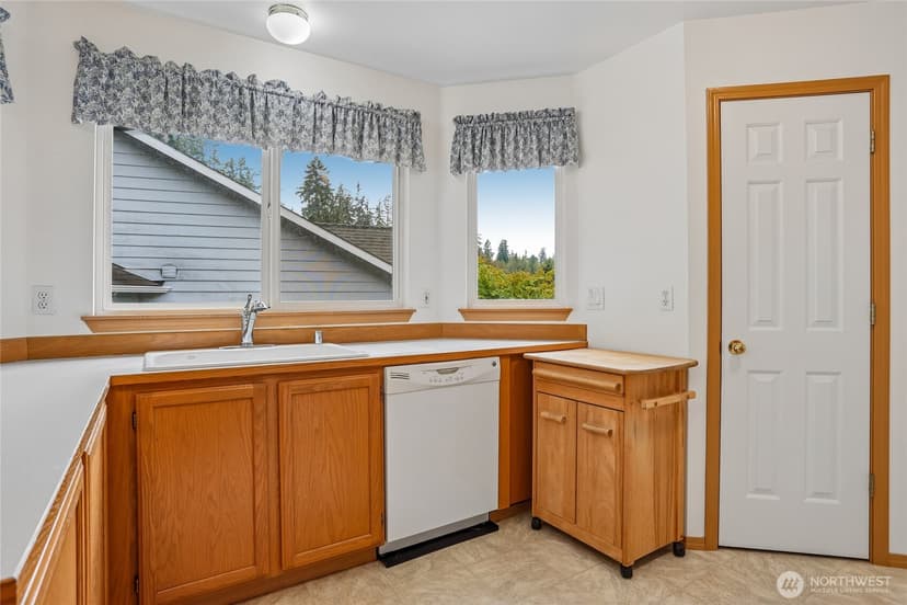 Property photo for 5818 133rd Place SW, Edmonds photo 11