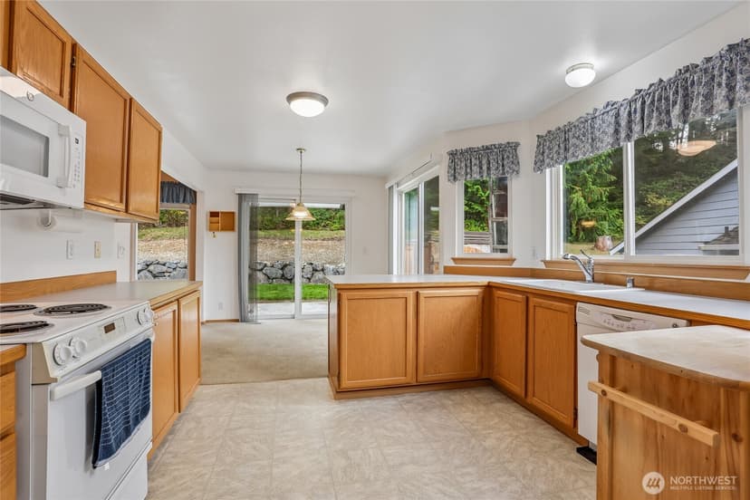 Property photo for 5818 133rd Place SW, Edmonds photo 10