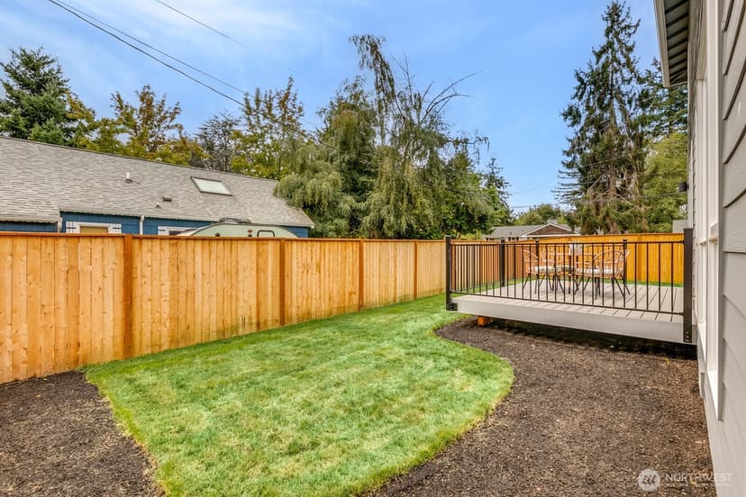 Property photo for 18554 Stone Avenue N, Shoreline photo 39