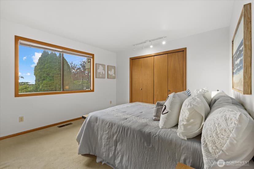 Property photo for 5530 143rd Avenue SE, Bellevue photo 18