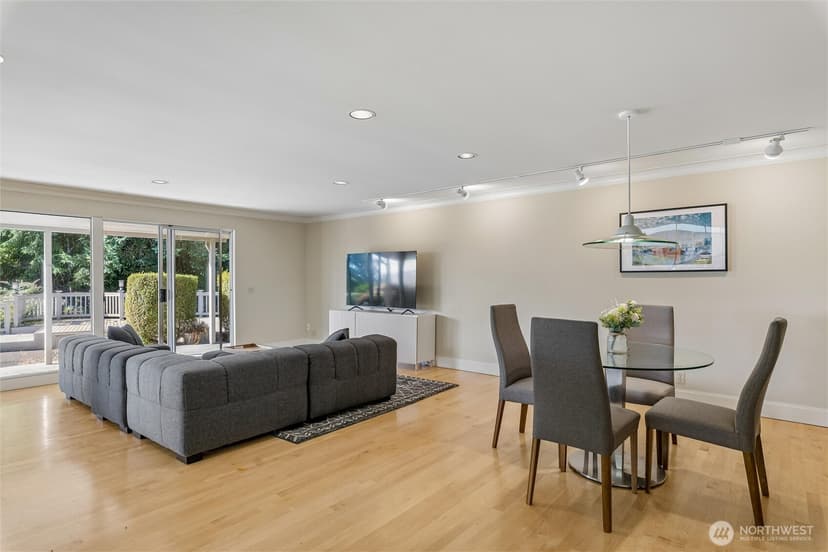 Property photo for 201 171st Place NE, Bellevue photo 9