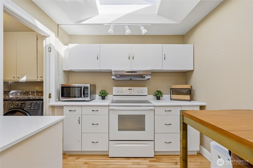 Property photo for 201 171st Place NE, Bellevue photo 22