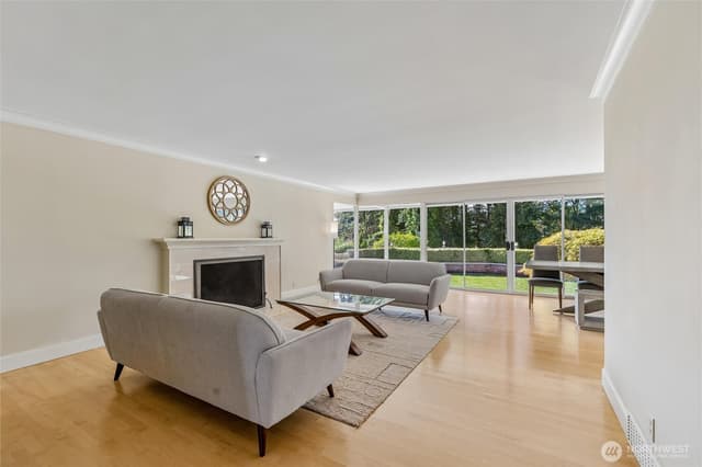 Property photo for 201 171st Place NE, Bellevue photo 3