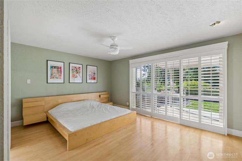 Property photo for 201 171st Place NE, Bellevue photo 12