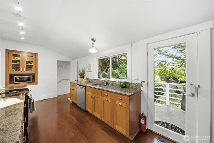 Property photo for 12015 Exeter Avenue NE, Seattle photo 10