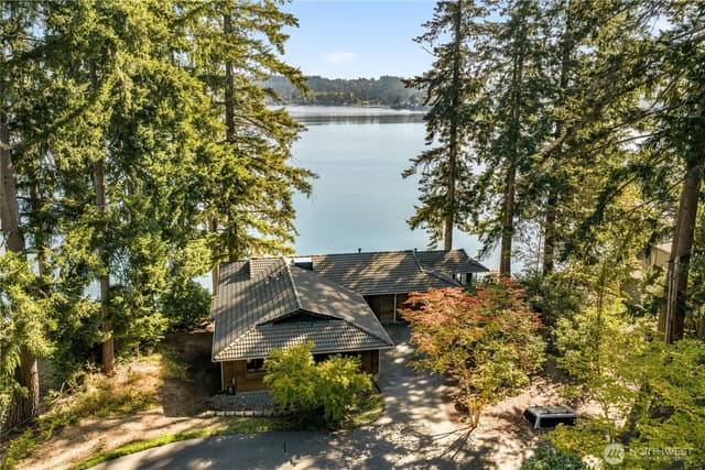 Property photo for 3773 Erlands Point Road NW, Bremerton photo 2