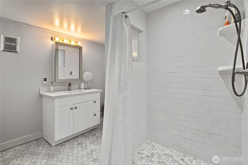 Property photo for 707 W Bertona Street, Seattle photo 16