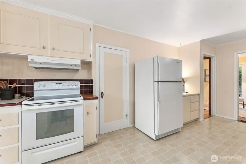 Property photo for 3719 Olympic Boulevard W, University Place photo 18
