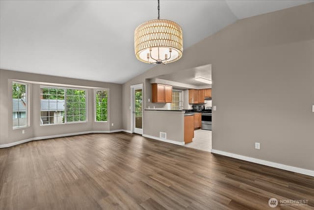 Property photo for 10009 NE 120th Lane #B301, Kirkland photo 4