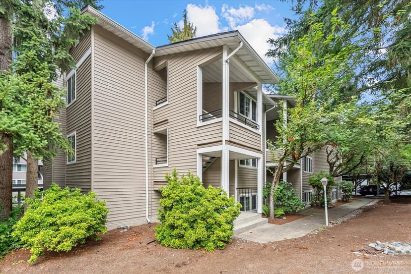 Property photo for 10009 NE 120th Lane #B301, Kirkland photo 24