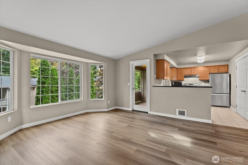 Property photo for 10009 NE 120th Lane #B301, Kirkland photo 8