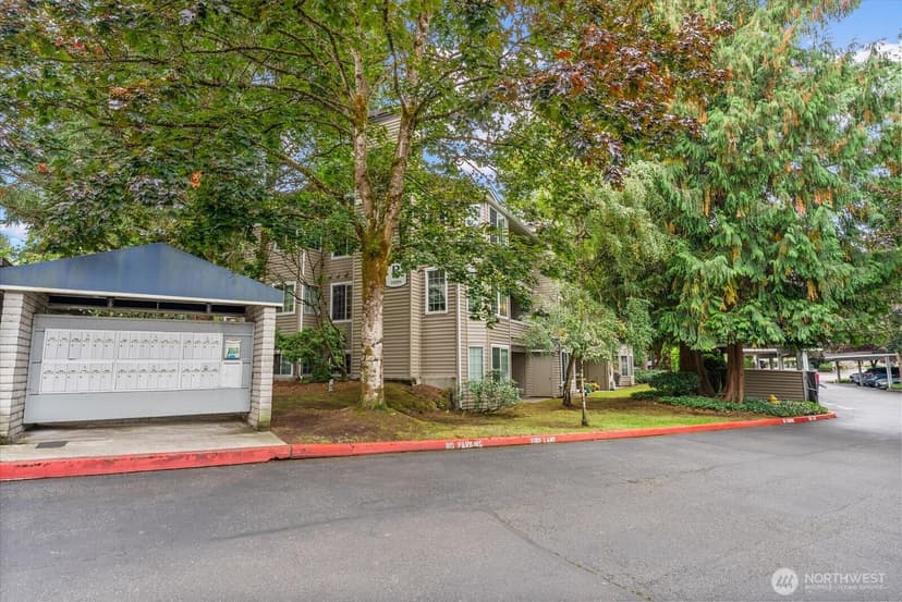 Property photo for 10009 NE 120th Lane #B301, Kirkland photo 26