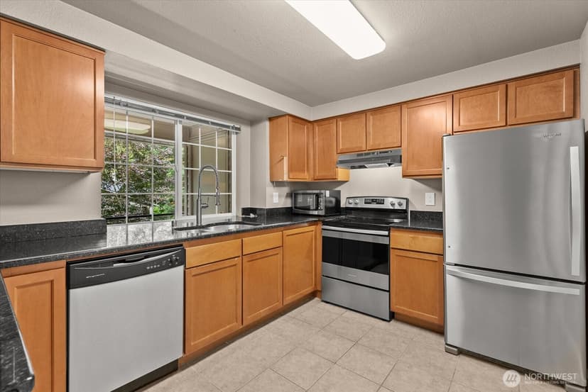 Property photo for 10009 NE 120th Lane #B301, Kirkland photo 9
