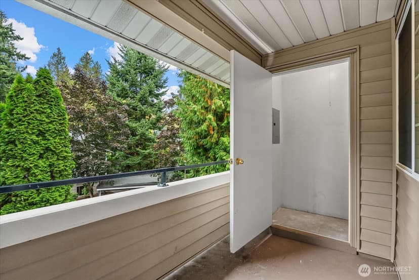 Property photo for 10009 NE 120th Lane #B301, Kirkland photo 18