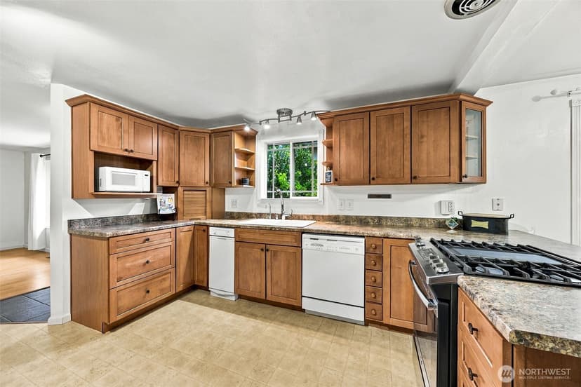 Property photo for 1805 204th Place SW, Lynnwood photo 8