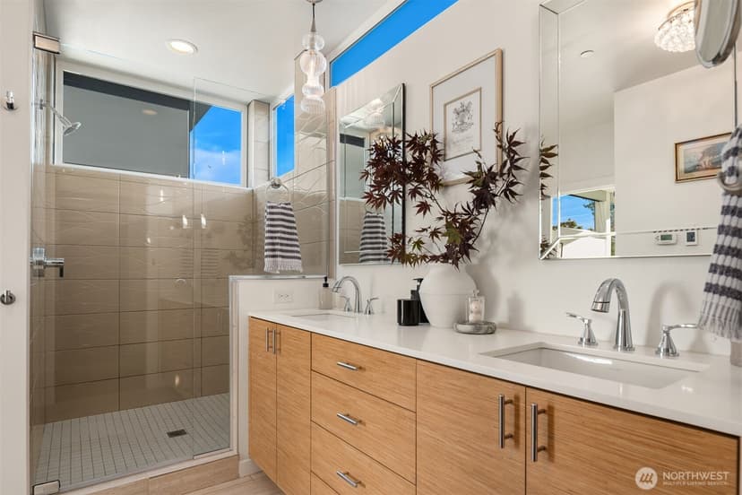 Property photo for 1140 10th Avenue E #B, Seattle photo 17