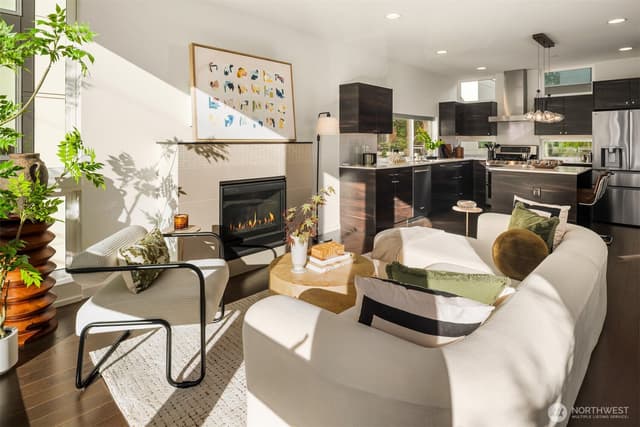 Property photo for 1140 10th Avenue E #B, Seattle photo 3