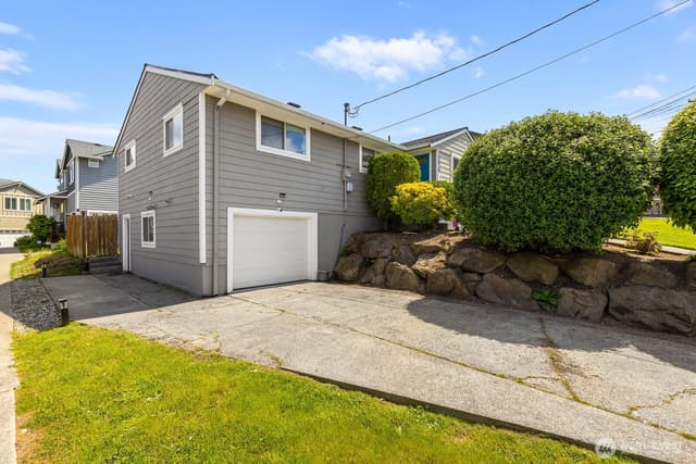 Property photo for 10038 59th Avenue, Seattle photo 3