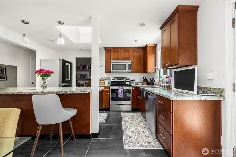 Property photo for 10038 59th Avenue, Seattle photo 16