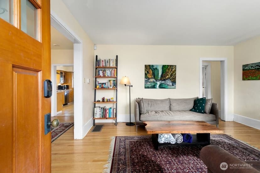 Property photo for 2112 NE 55th Street, Seattle photo 3