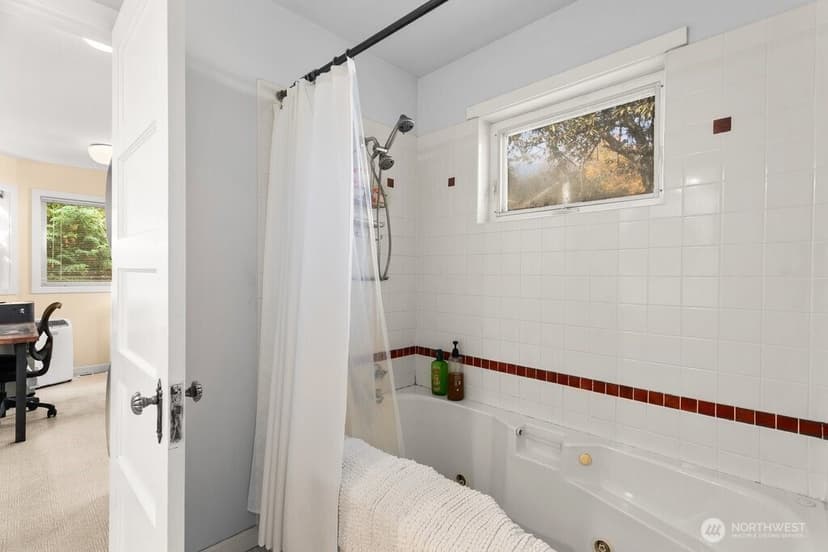 Property photo for 2112 NE 55th Street, Seattle photo 14