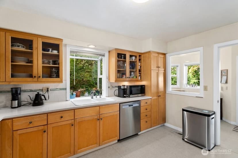 Property photo for 2112 NE 55th Street, Seattle photo 9