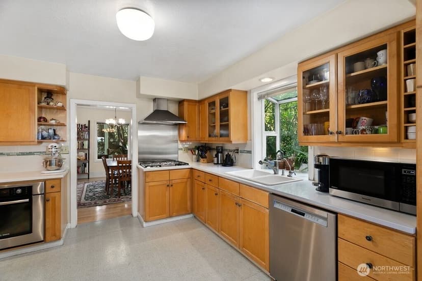 Property photo for 2112 NE 55th Street, Seattle photo 8