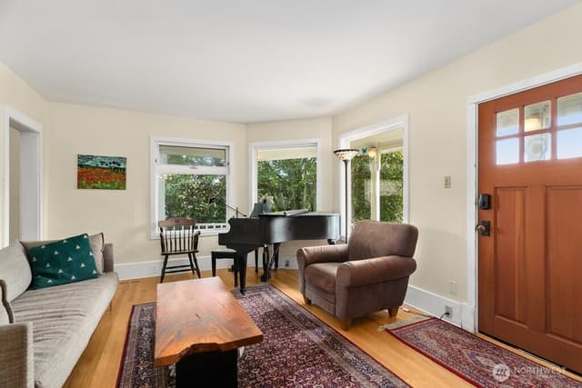 Property photo for 2112 NE 55th Street, Seattle photo 4