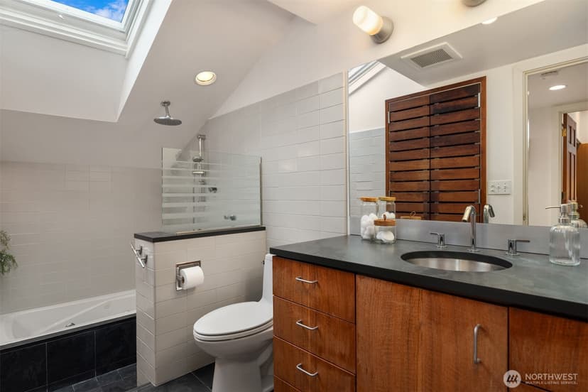 Property photo for 2020 42nd E, Seattle photo 28