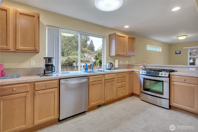Property photo for 12225 50th Avenue S, Tukwila photo 4