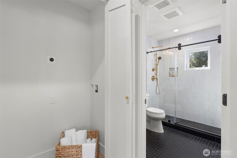 Property photo for 5027 SW Waite Street, Seattle photo 27
